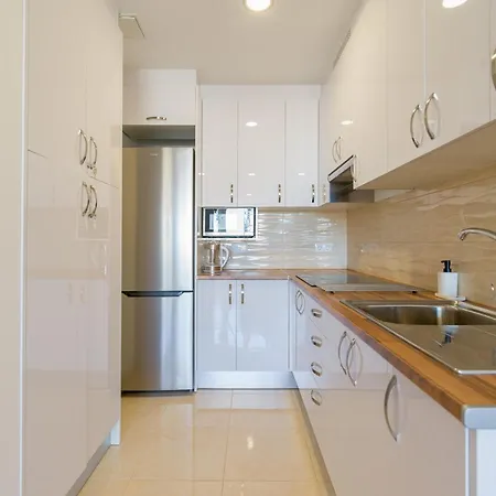 Apartament Bright Townhouse - Views - 5 Min Walk To The *
