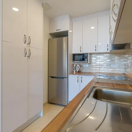 Bright Townhouse - Views - 5 Min Walk To The Apartament